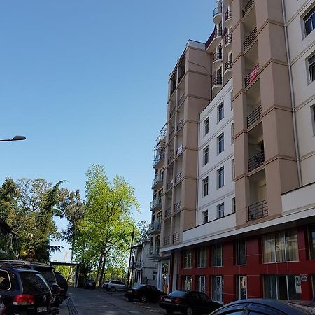 Appartment In Front Of Nuri Lake Batumi Exterior photo