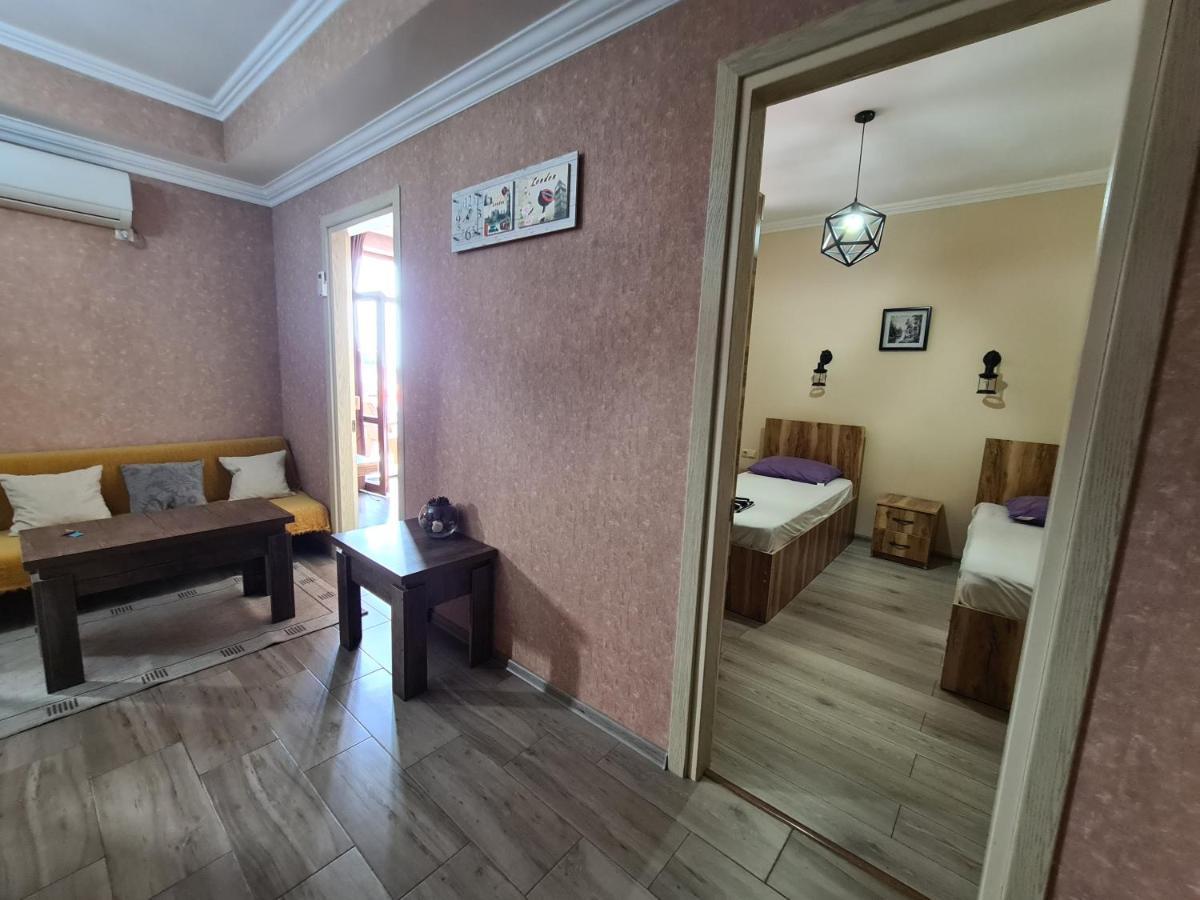 Appartment In Front Of Nuri Lake Batumi Exterior photo