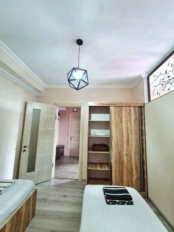 Appartment In Front Of Nuri Lake Batumi Exterior photo