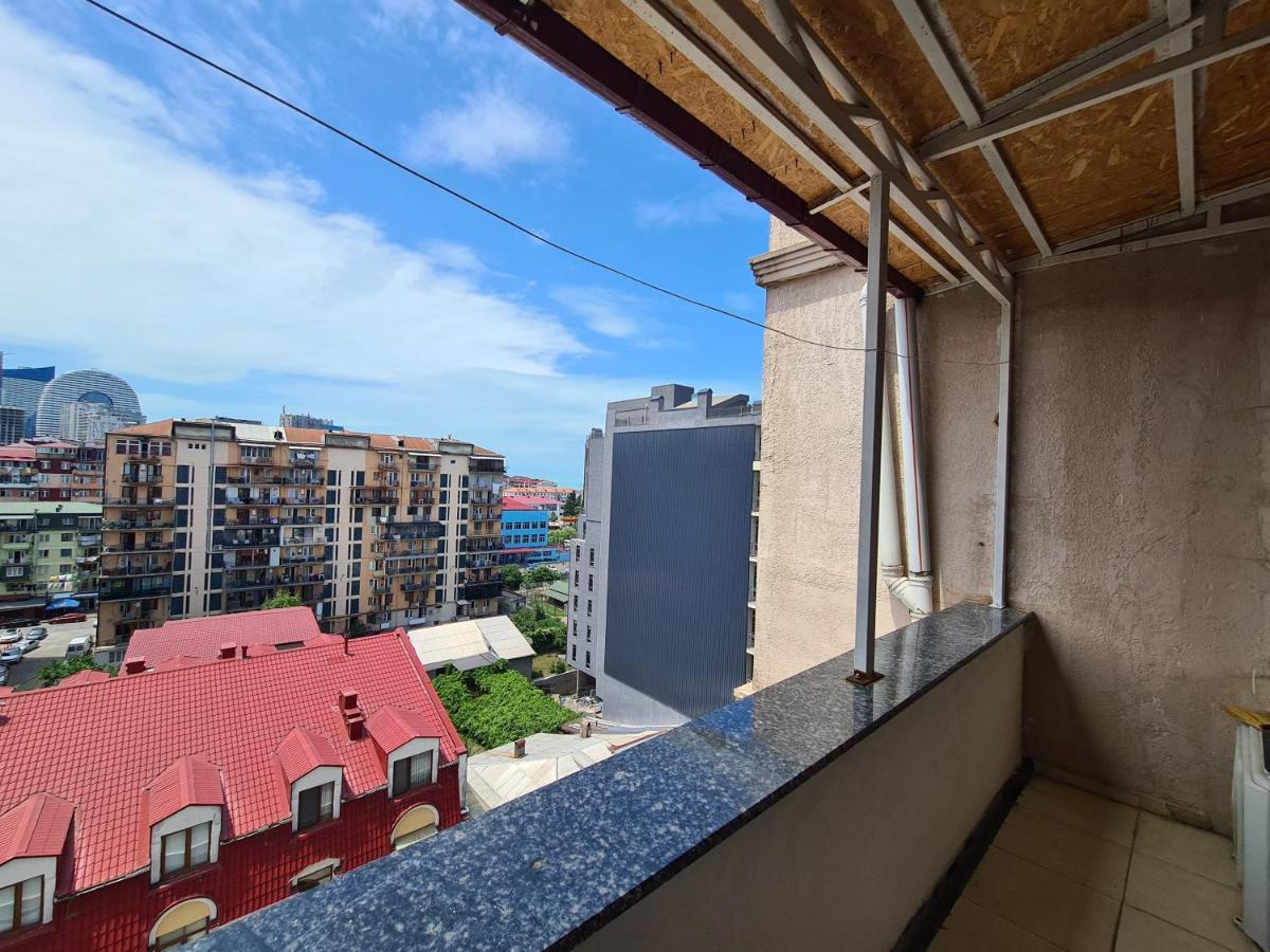 Appartment In Front Of Nuri Lake Batumi Exterior photo