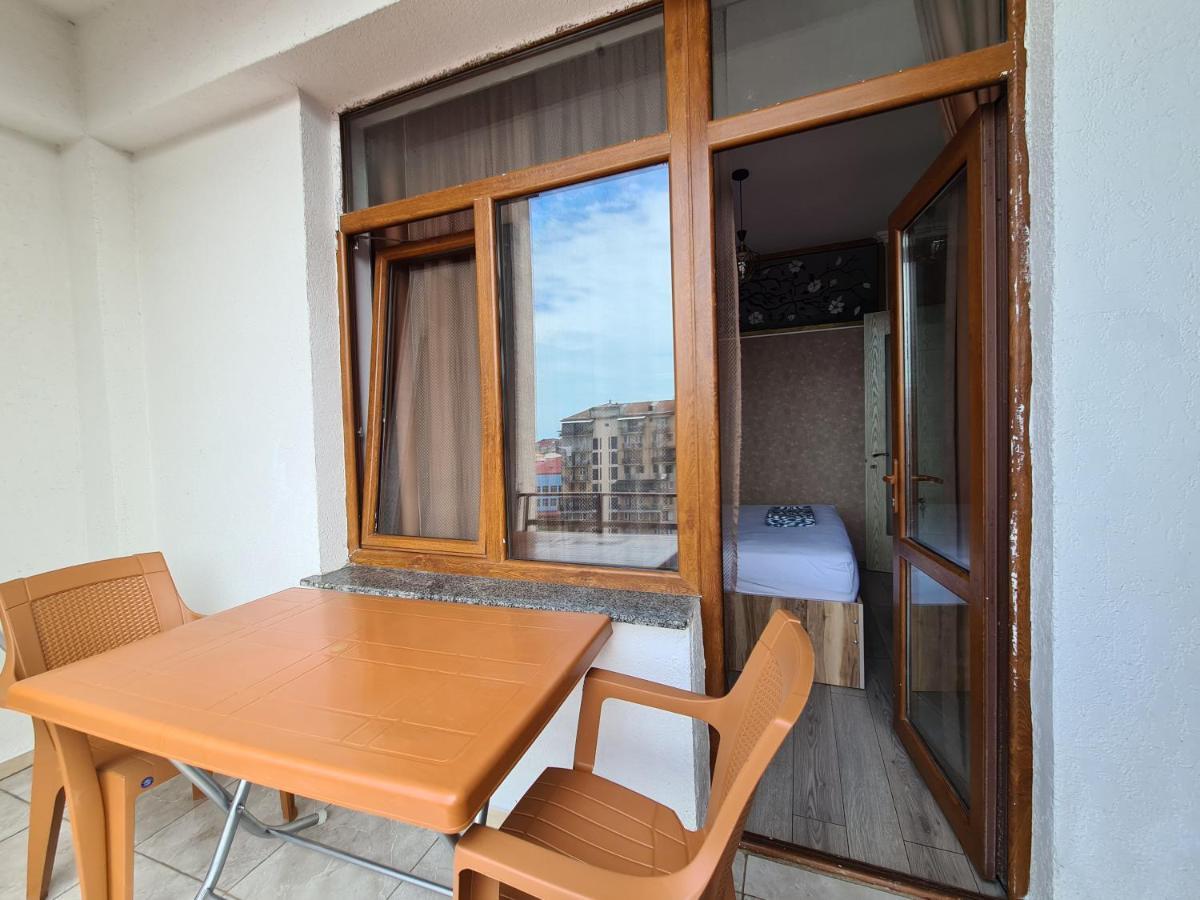 Appartment In Front Of Nuri Lake Batumi Exterior photo