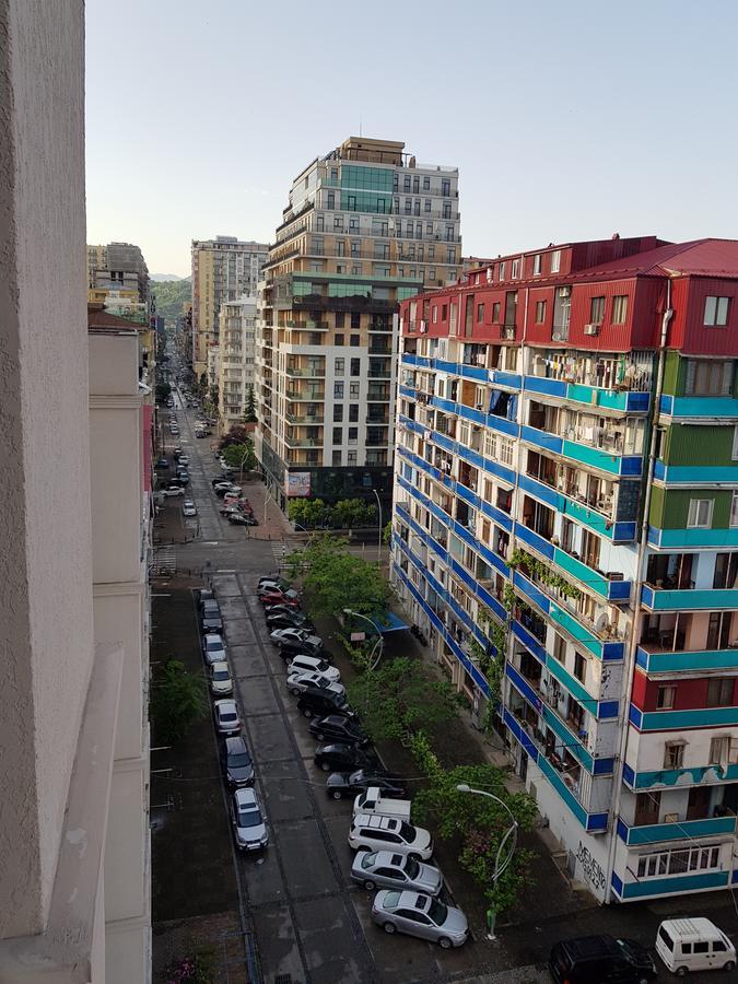 Appartment In Front Of Nuri Lake Batumi Exterior photo